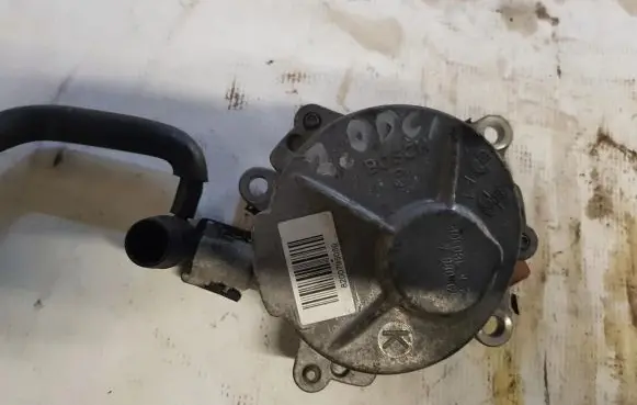 Renault Koleos I Vacuum pump 8200796080