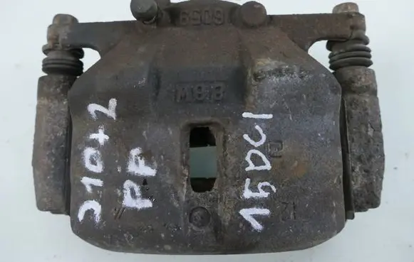 Nissan Qashqai+2 Front brake caliper