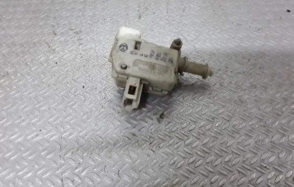Volkswagen Touran I Fuel tank cap lock 1T0810773