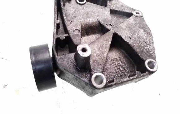 Opel Vectra C A/C compressor mount bracket 55187675