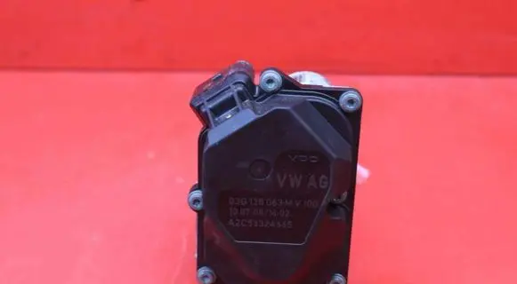 Volkswagen Caddy Throttle body valve 03G128063M