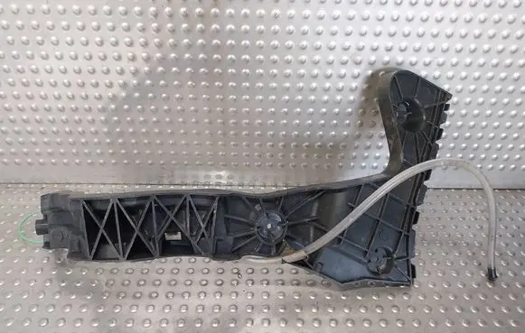 Audi Q3 F3 Bumper support mounting bracket corner 83F807454