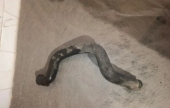 Volkswagen Touran I Engine coolant pipe/hose
