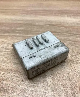 BMW 3 E46 Alarm relay 8376300 Incline