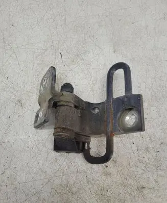 Volkswagen PASSAT B6 Front door upper hinge