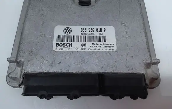 Volkswagen PASSAT B5 Engine control unit/module 038906018