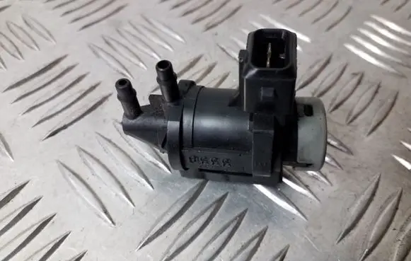 Audi A4 S4 B5 8D Turbo solenoid valve 1J0906283A