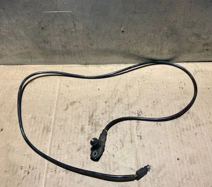 Mercedes-Benz E W124 Crankshaft position sensor 0085421717 VDO