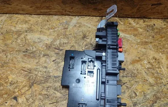 Mercedes-Benz C W204 SAM control unit 2049060205 2319025101 2049019702