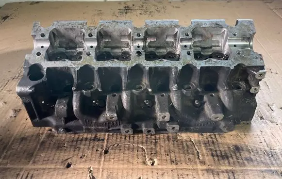 Renault Trafic II (X83) Engine head 