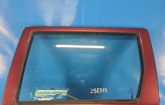 Volvo XC70 Front windscreen/windshield window 30674328
