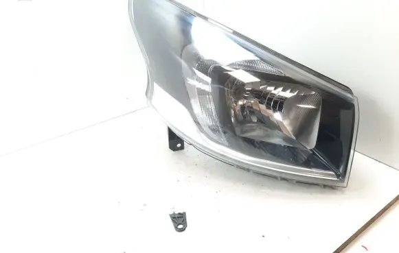 Opel Vivaro Headlight/headlamp