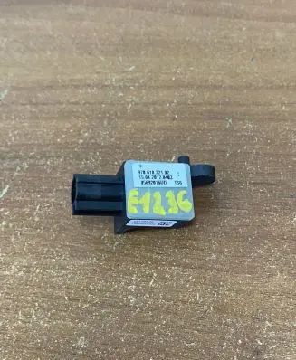 Porsche Panamera (970) Airbag deployment crash/impact sensor 97061822102 E1236