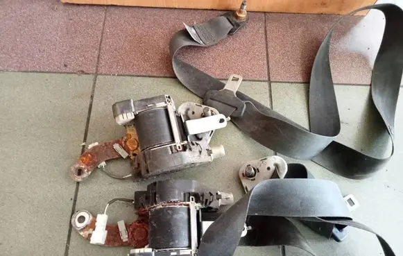 Nissan Micra Front seatbelt 33048951 86885AY321