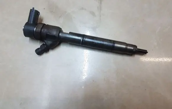KIA Ceed Fuel injector 0445110320
