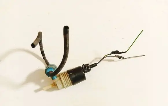 Volkswagen PASSAT B5.5 Windscreen/windshield washer pump