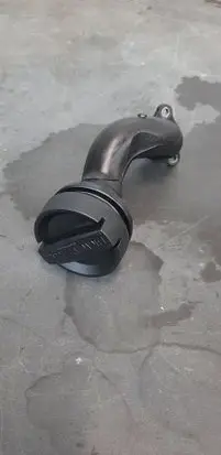 BMW M5 F90 Oil fill pipe 7647074