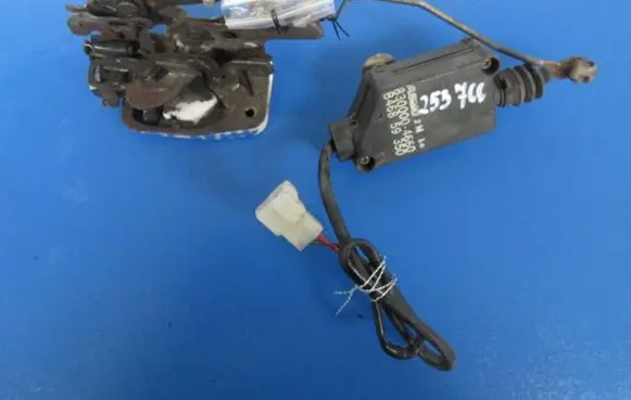 Mazda 323 Rear door lock