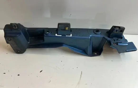 Renault Kangoo II Fender mounting bracket 631232841R