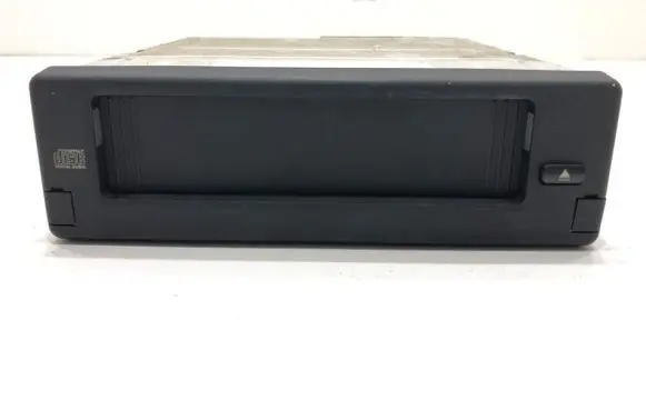 BMW 5 E60 E61 CD/DVD changer 6935939