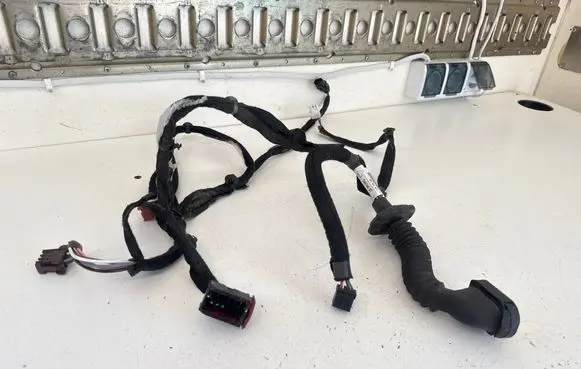 Opel Vivaro Front door wiring loom 8200493568 93856949