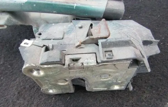 Renault Laguna I Rear door lock