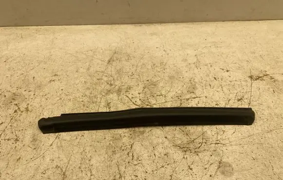 Volkswagen Golf VII Rear door rubber seal (on body) 5G3868472C