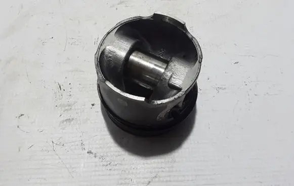 Renault Megane II Piston with connecting rod 120A17699R