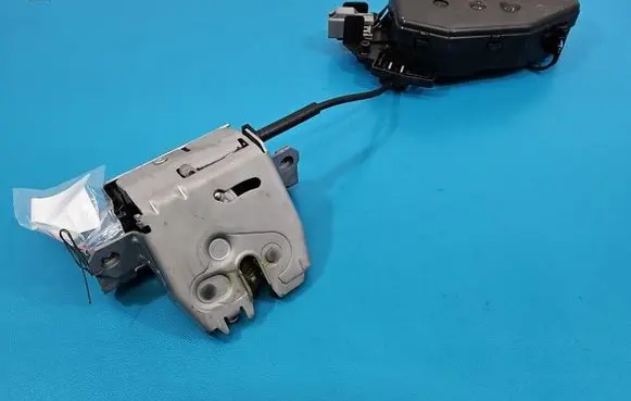 Volvo V70 Tailgate/trunk/boot lock/catch/latch 133335543 IMPRK1585360