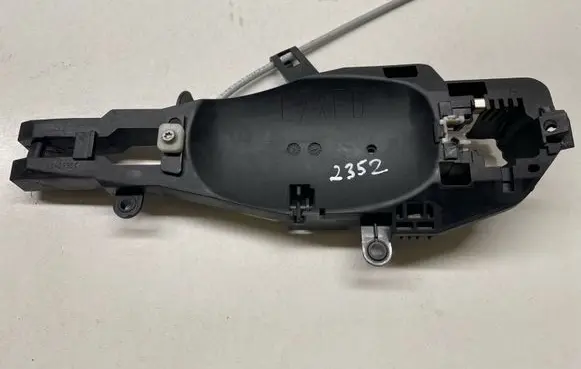 Rear door exterior handle/bracket