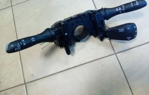 Renault Kadjar Wiper turn signal indicator stalk/switch 255678341R NE69218