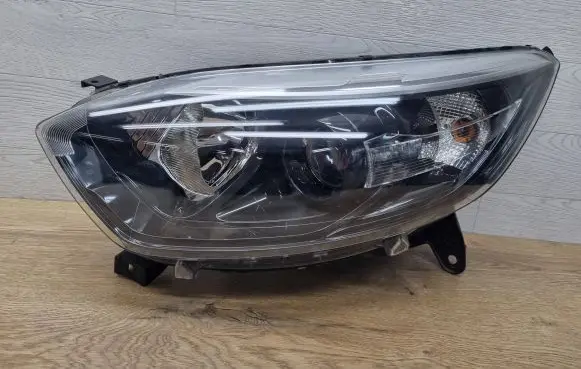 Renault Captur Headlight/headlamp 260607817R