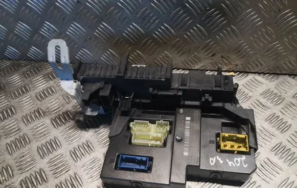 Mercedes-Benz C W204 Fuse box set 2045458101 A2045458101