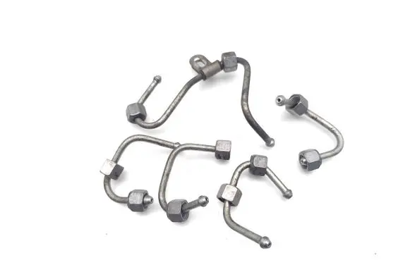 Suzuki Grand Vitara II Fuel injector supply line/pipe