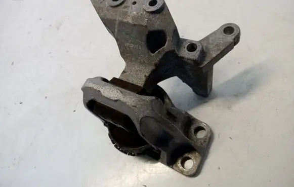 Nissan Qashqai Engine mount vacuum valve 