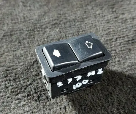 BMW 5 E39 Electric window control switch 8368974