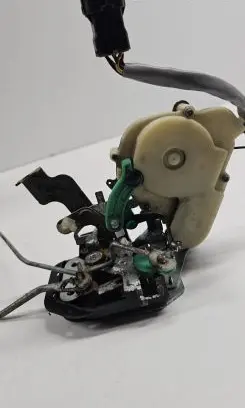 KIA Sorento Front door lock