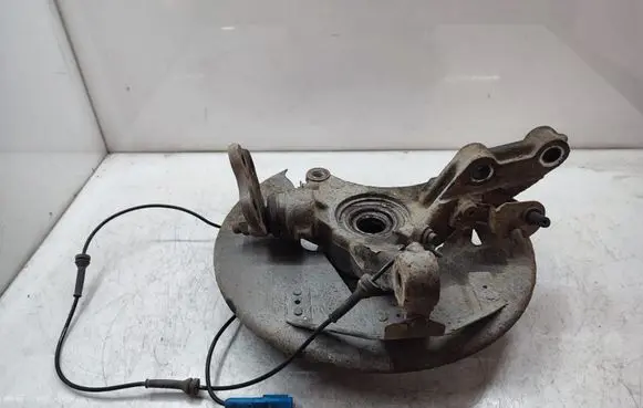Front wheel hub