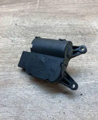 Audi A4 S4 B7 8E 8H Air flap motor/actuator 8E1820511B 0132801303