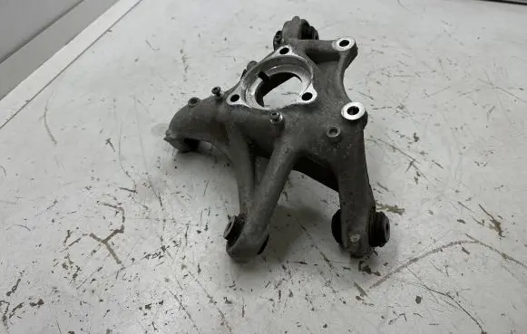 Rear wheel hub