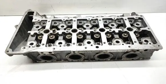 BMW 3 E90 E91 Engine head 7797678 7797676