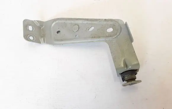 Volvo XC90 Fender mounting bracket 31371011