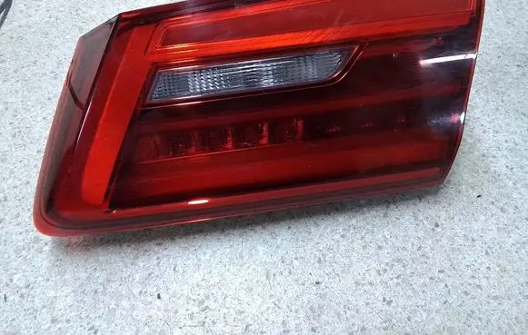 Tailgate rear/tail lights