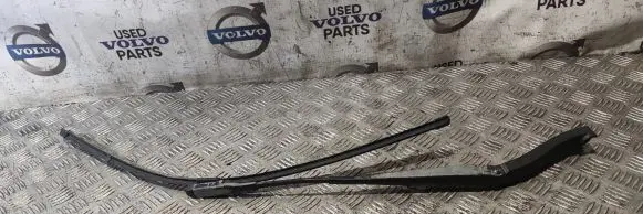 Mercedes-Benz ML W164 Front wiper blade arm A1648200540