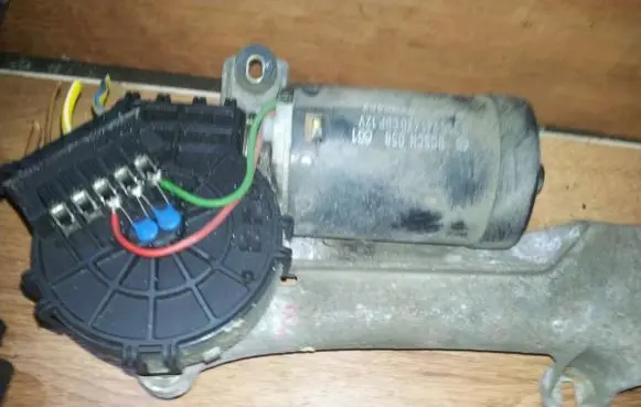 Mercedes-Benz E W210 Wiper motor 0390241420cdp