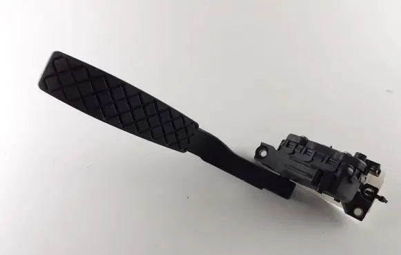 Volkswagen Touareg I Accelerator throttle pedal 7L0723507D