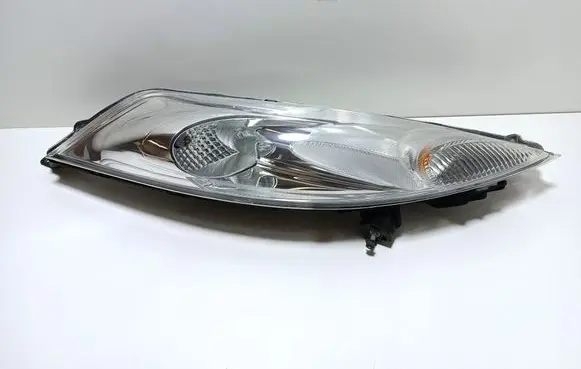 Nissan Juke I F15 Headlight/headlamp