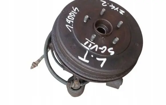 Suzuki Grand Vitara II Rear wheel hub spindle/knuckle 