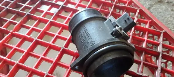 Renault Laguna III Mass air flow meter 8200373771