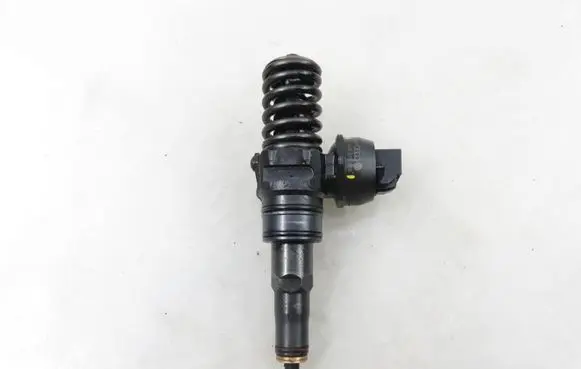 Volkswagen Touran I Fuel injector 0414720215 038130073AG